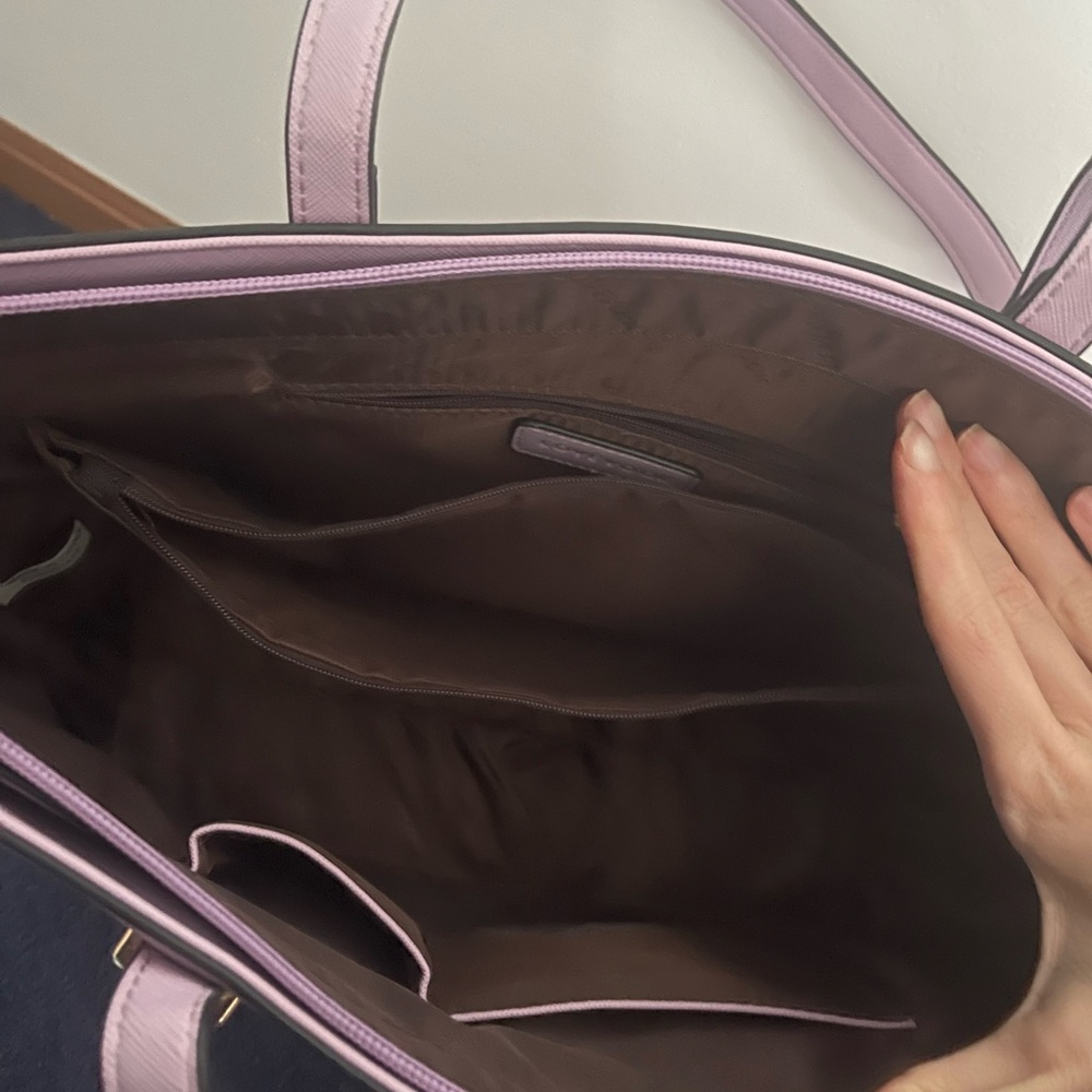 Elegant Lavender purse - Picture 3 of 5